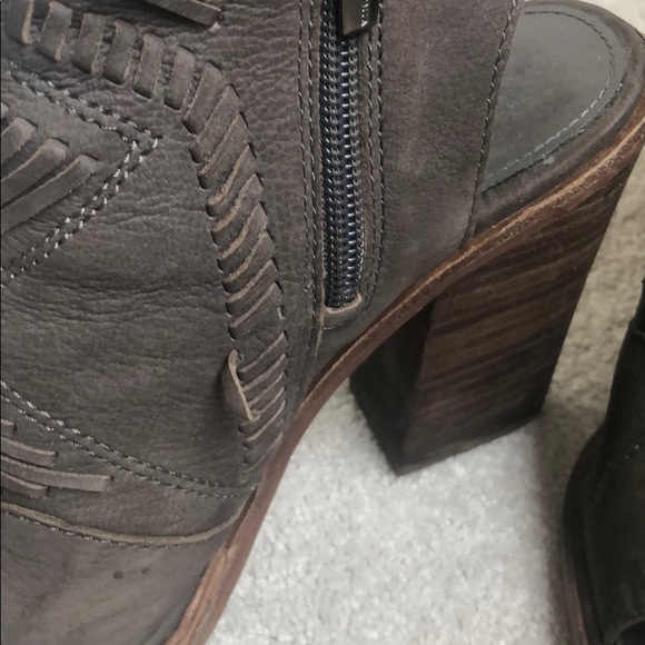 Vince Camuto brown suede booties - Picture 2 of 4